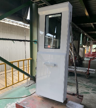 Pantogragh door