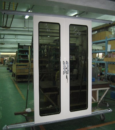 SALOON DOOR